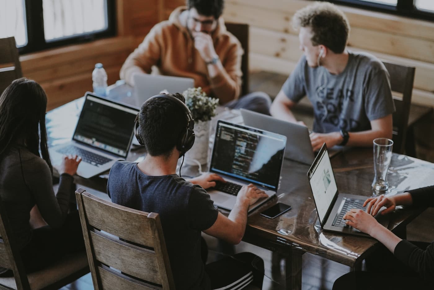 RemotIQ distributed team working